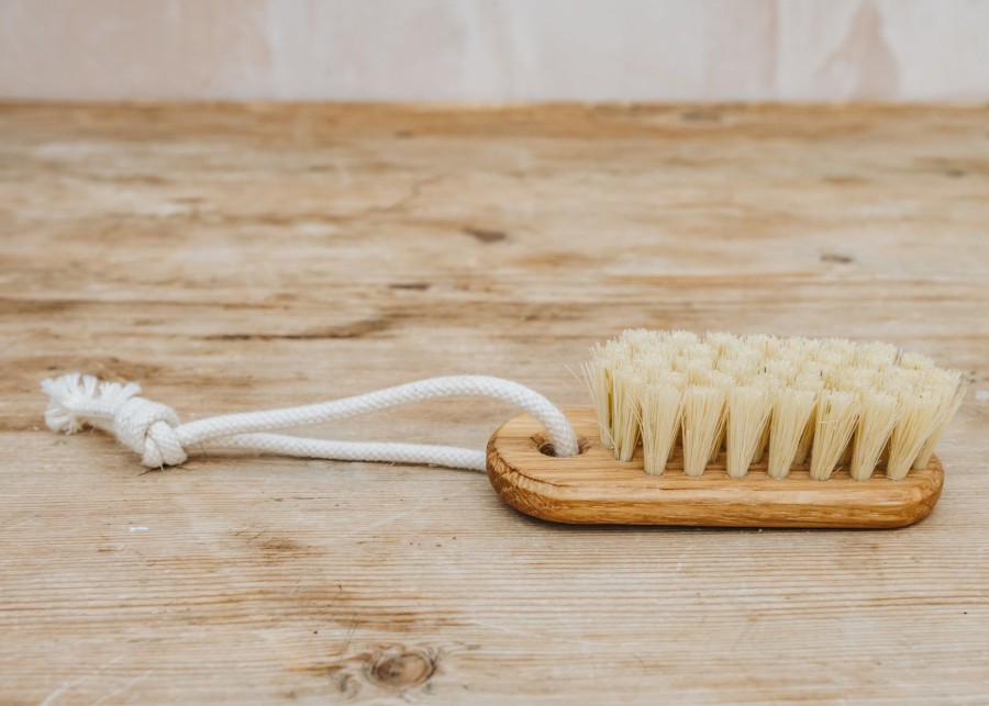 Interiors Iris Hantverk Bath & Body | Iris Hantverk Lovisa Nail Brush With String